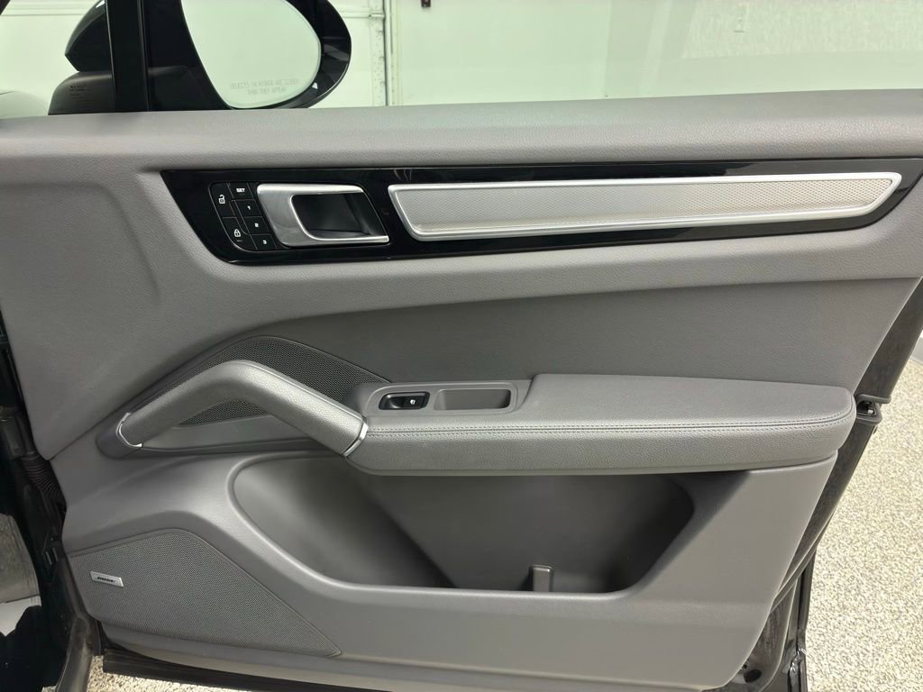 Used 2022 Porsche Cayenne Platinum Edition image 56