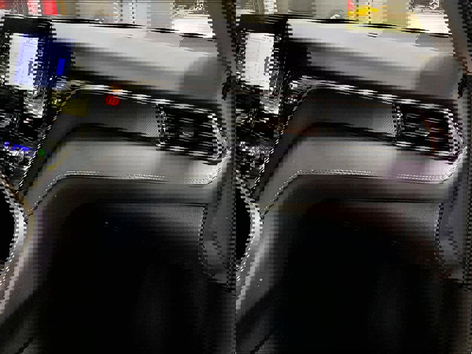 Used 2024 Toyota Camry SE image 13