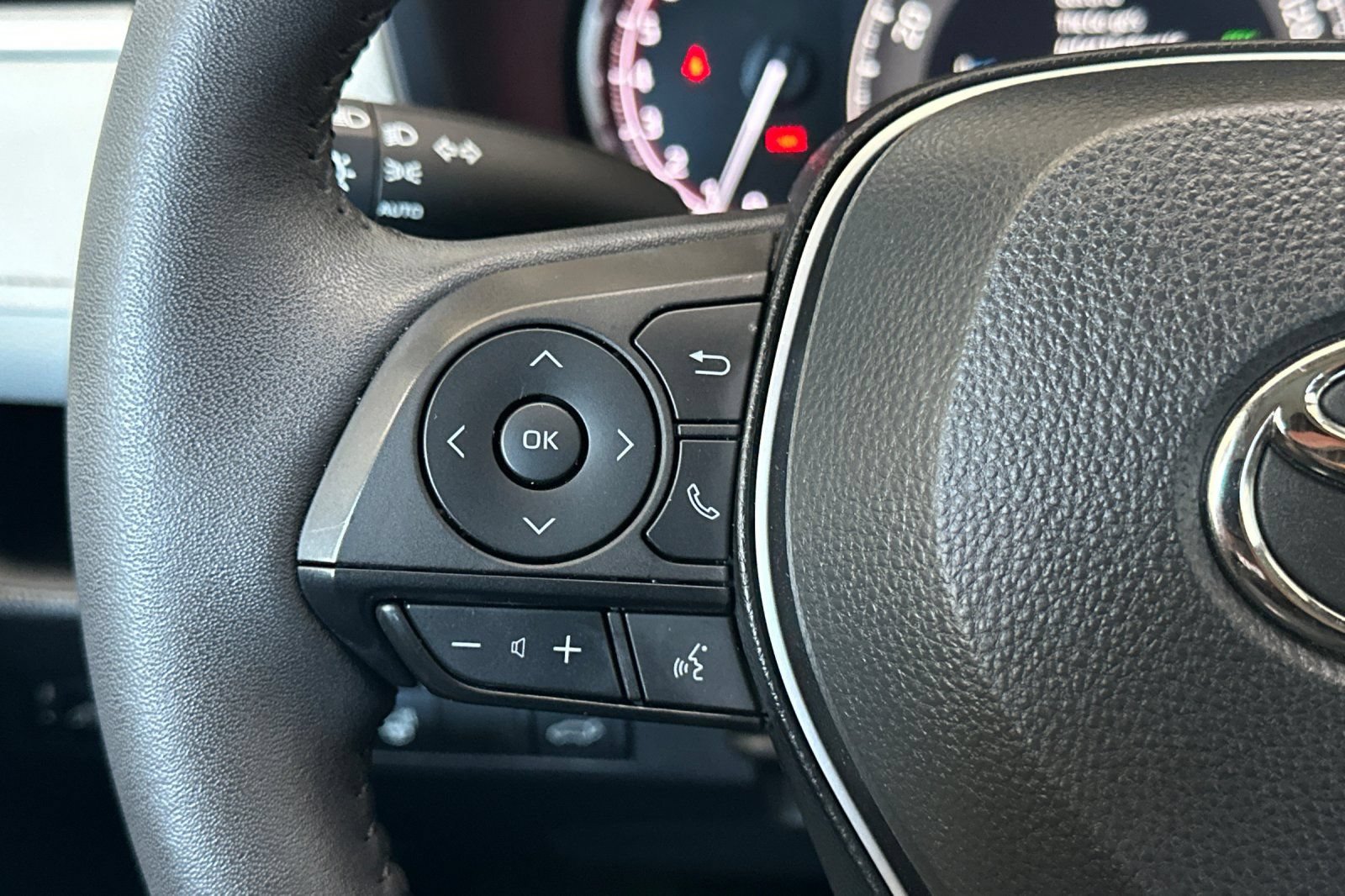 Used 2024 Toyota RAV4 XLE w/ Convenience Package FWD image 26