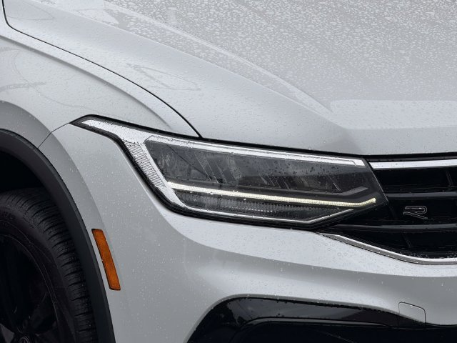 Used 2024 Volkswagen Tiguan SE R-Line AWD/4WD image 10