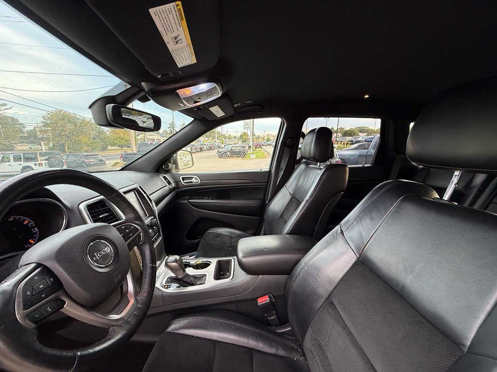 Used 2018 Jeep Grand Cherokee Altitude AWD/4WD image 12