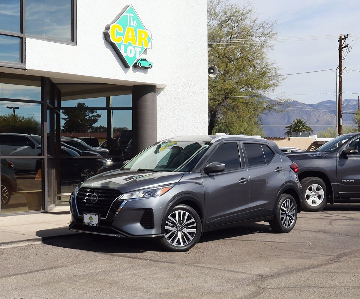 Used 2024 Nissan Kicks SV FWD image 2