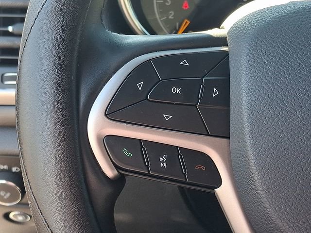 Used 2020 Jeep Grand Cherokee Altitude image 21