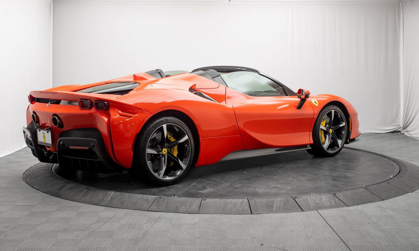 Used 2025 Ferrari SF90 Spider image 3