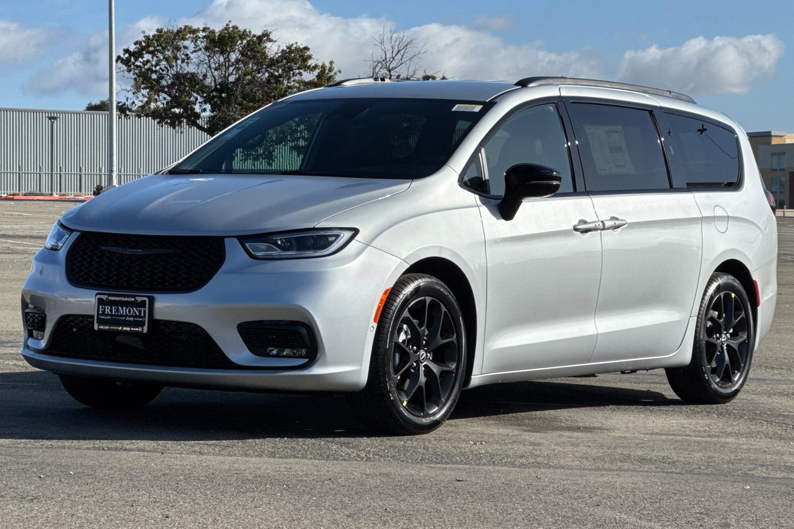 New 2026 Chrysler Pacifica Select w/ S Appearance Package image 7