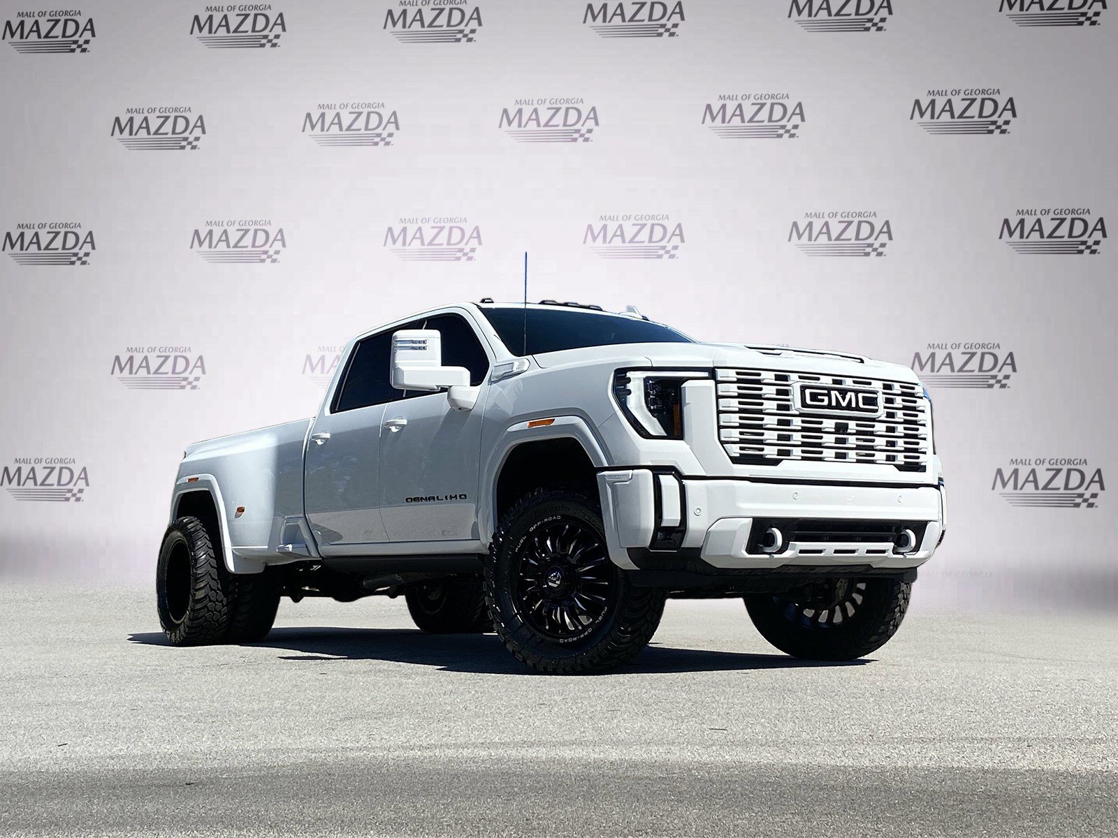 Used 2026 GMC Sierra 3500 Denali w/ Denali Reserve Package AWD/4WD video 2