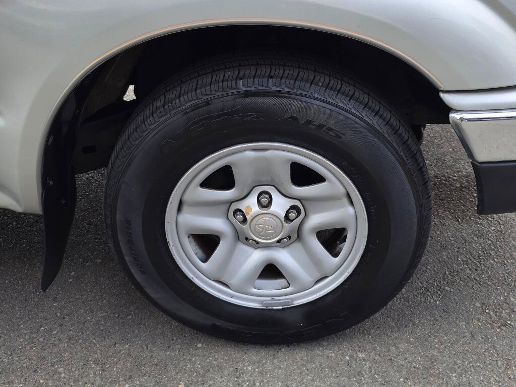 Used 2003 Toyota Tacoma 2WD Xtracab w/ SR5 Pkg image 9