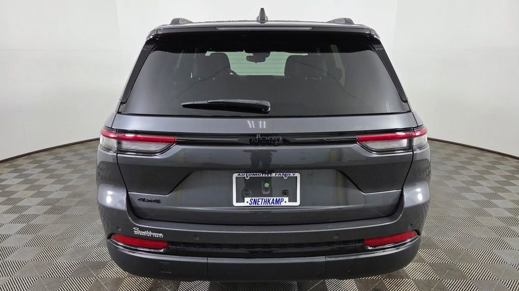 Used 2023 Jeep Grand Cherokee Altitude image 7