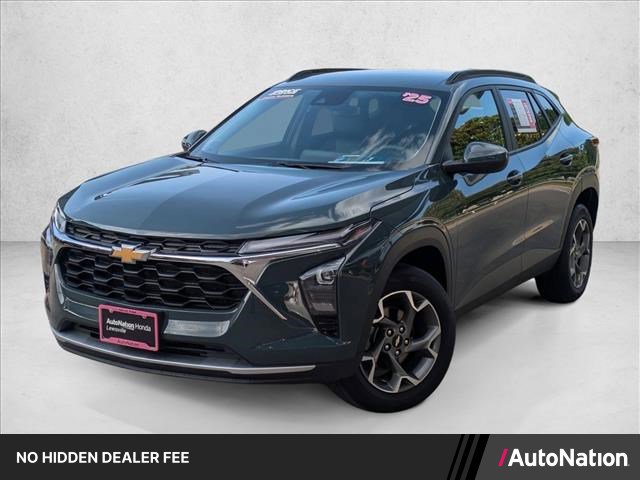 Used 2025 Chevrolet Trax LT FWD image 1