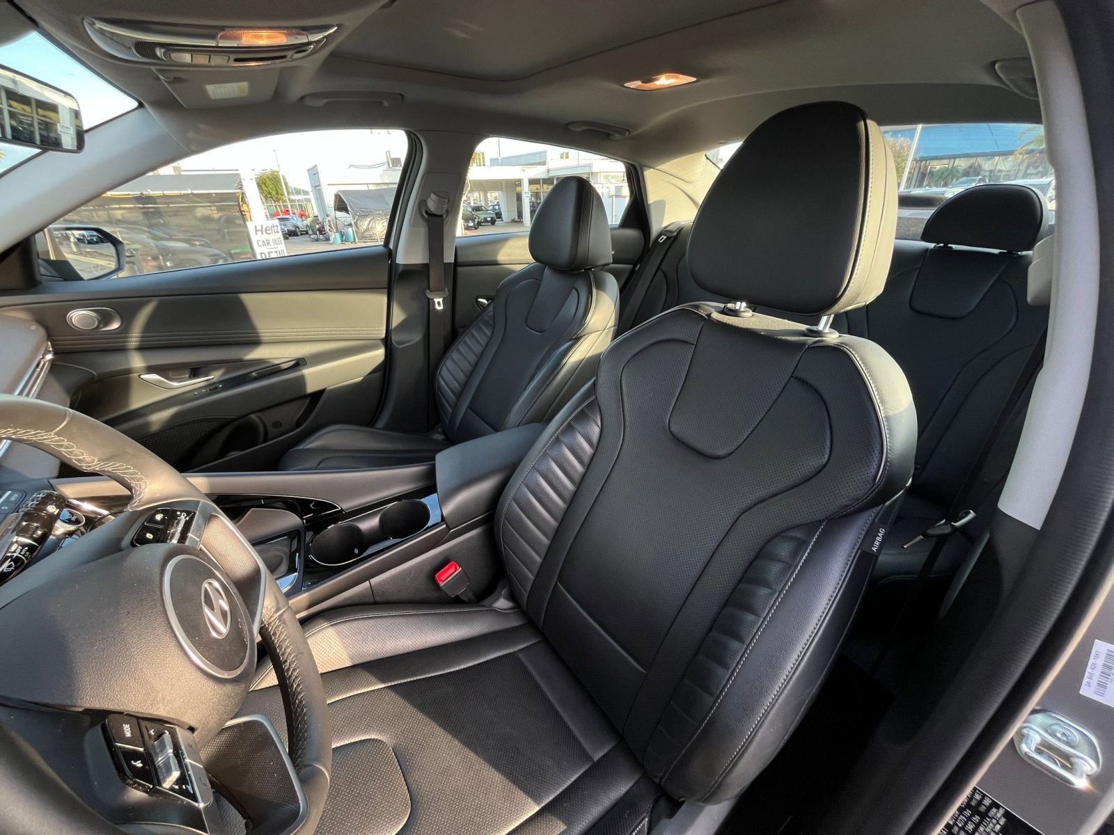 Used 2025 Hyundai Elantra Limited image 36