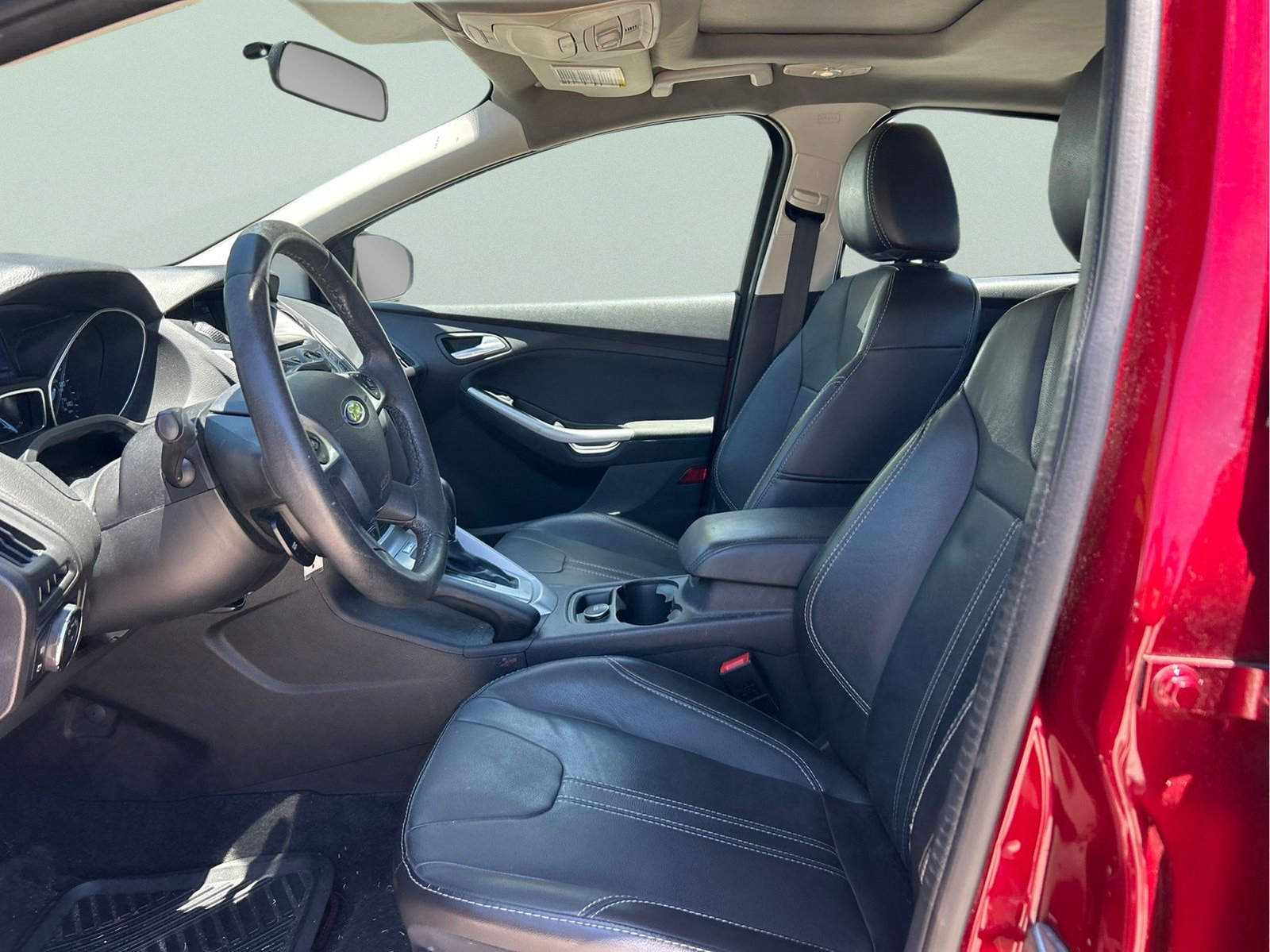 Used 2014 Ford Focus SE w/ Equipment Group 201A FWD image 9