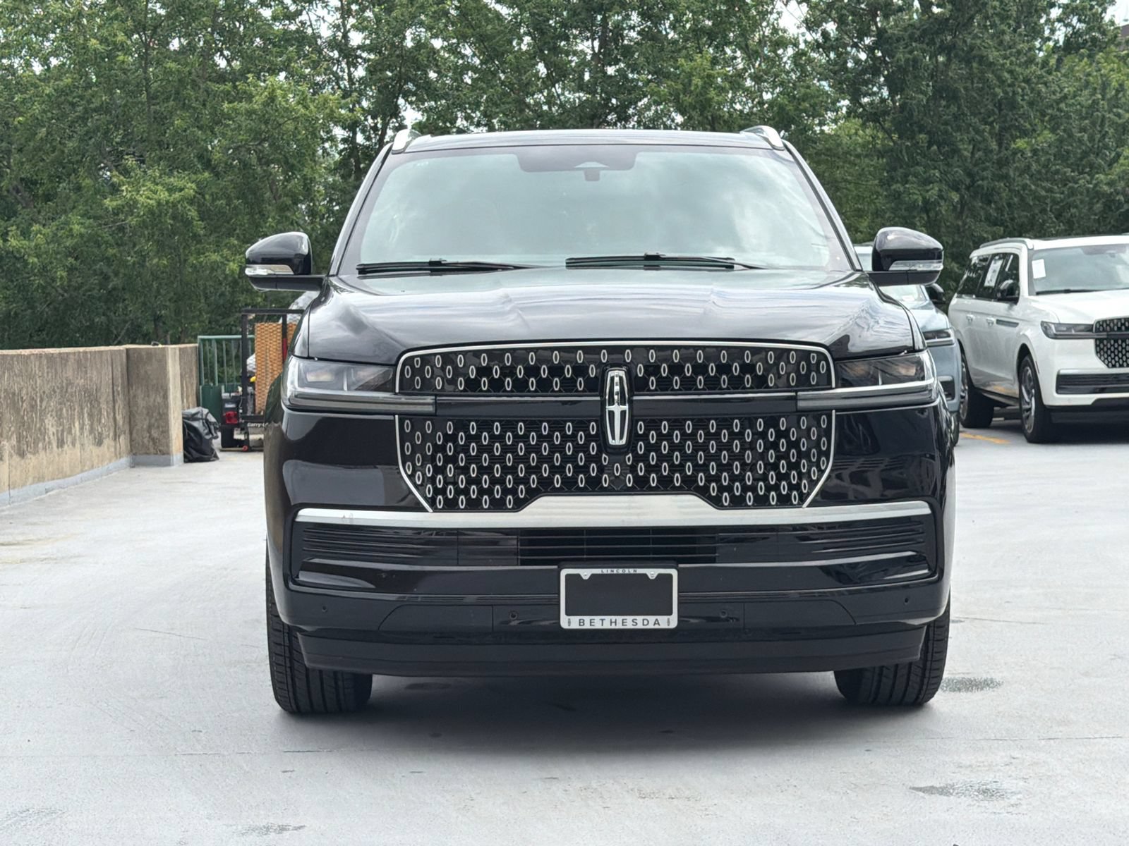 Used 2026 Lincoln Navigator Reserve AWD/4WD image 3