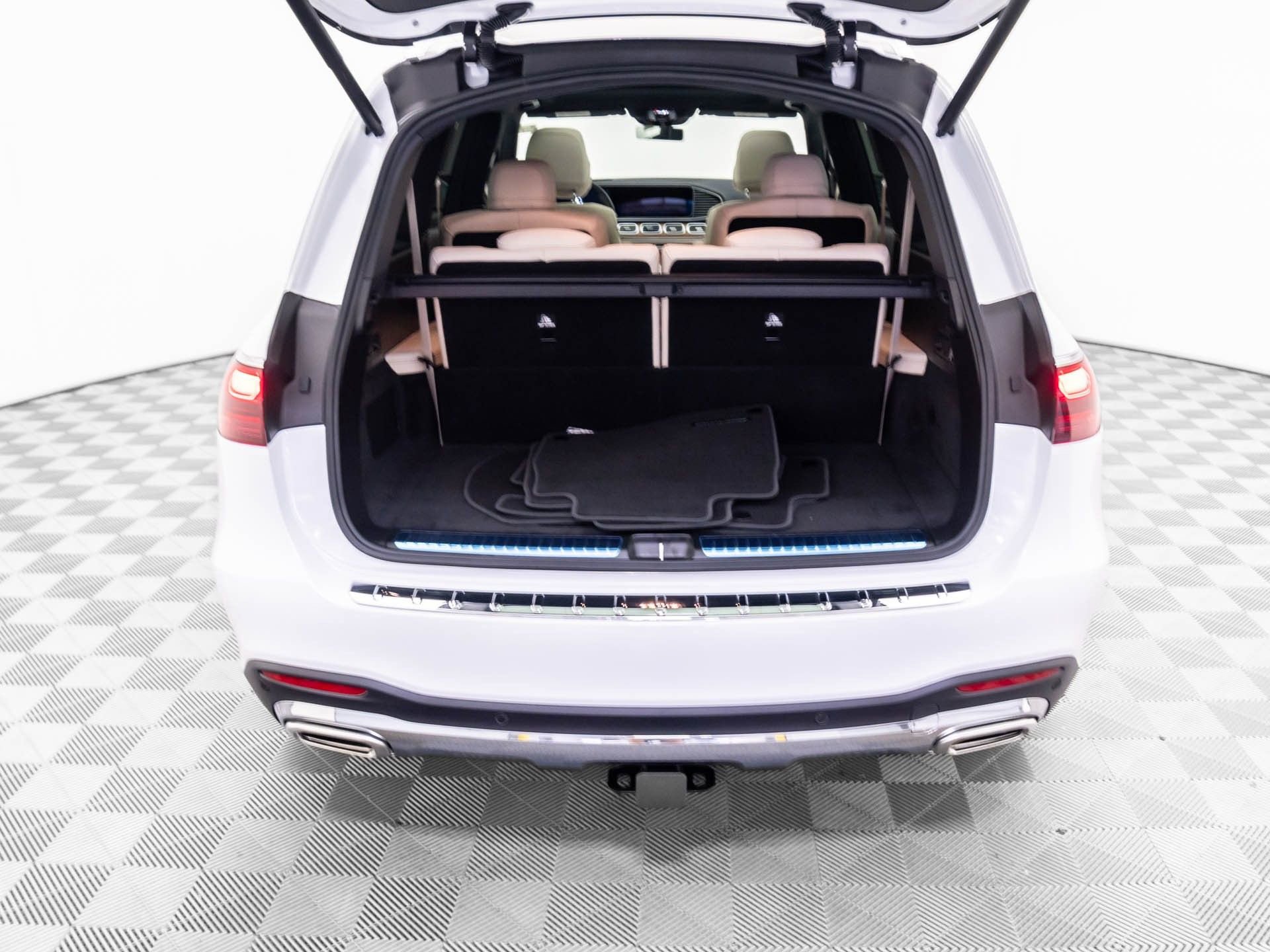 New 2026 Mercedes-Benz GLS 580 4MATIC image 32