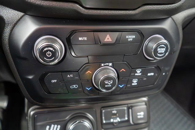 Used 2020 Jeep Renegade Latitude w/ Cold Weather Group image 27