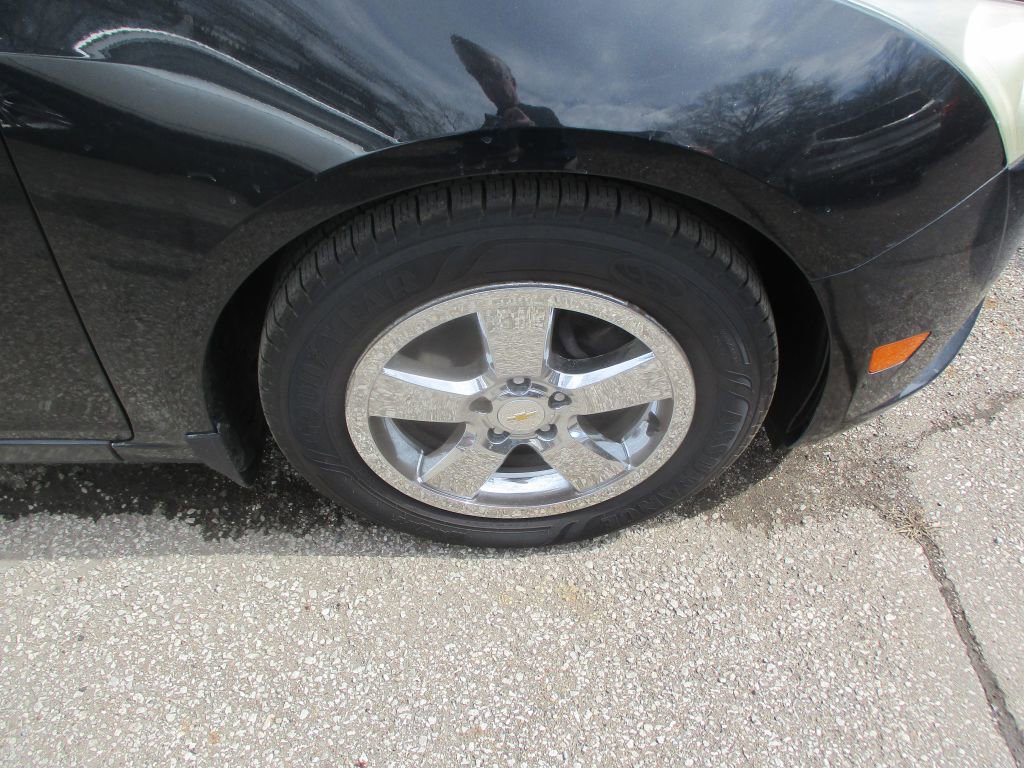 Used 2012 Chevrolet Cruze LT FWD image 3