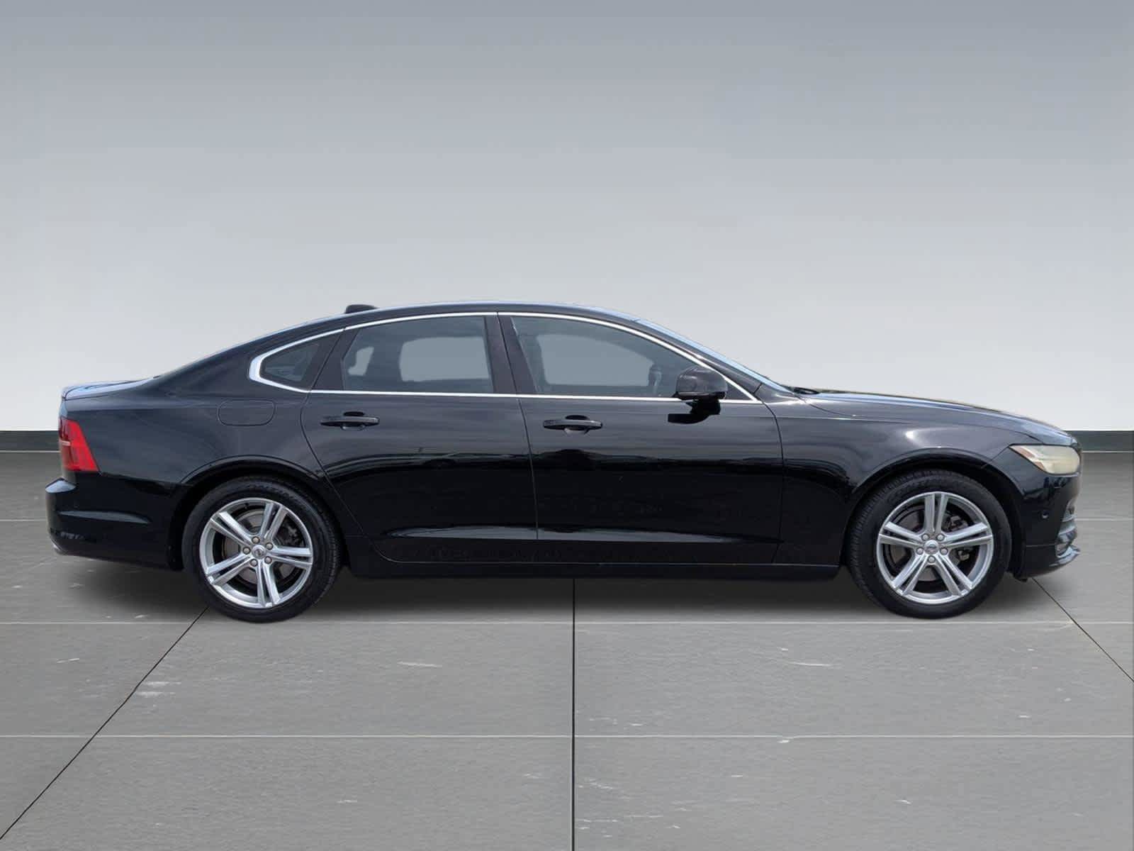 Used 2017 Volvo S90 T5 Momentum w/ Convenience Package FWD image 6