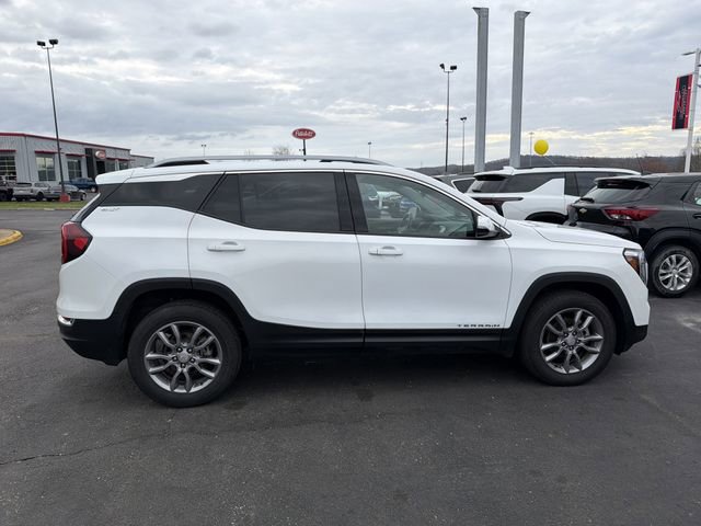 Used 2024 GMC Terrain SLT image 2