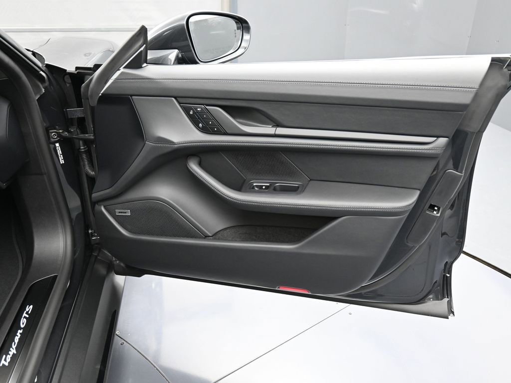 New 2026 Porsche Taycan GTS image 30
