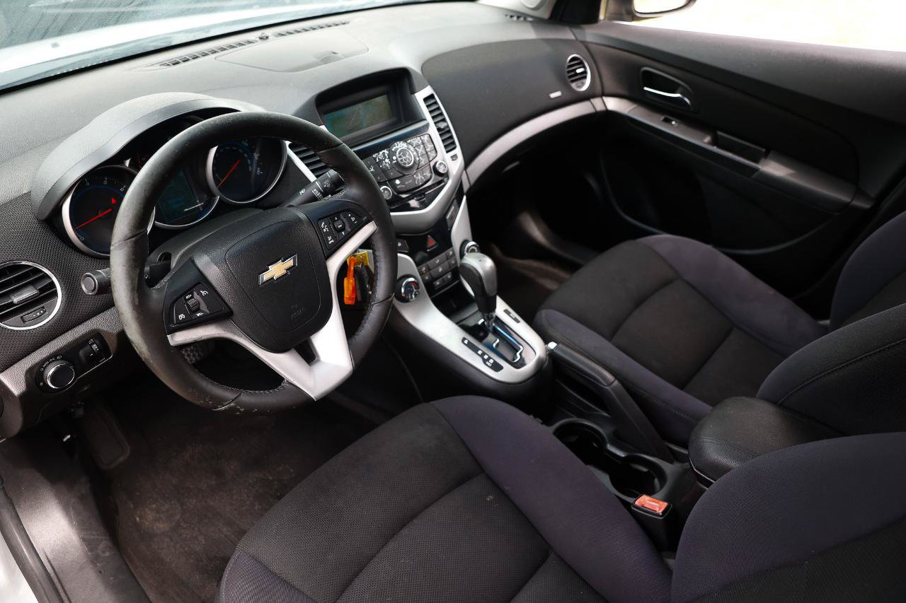 Used 2013 Chevrolet Cruze LT FWD image 4