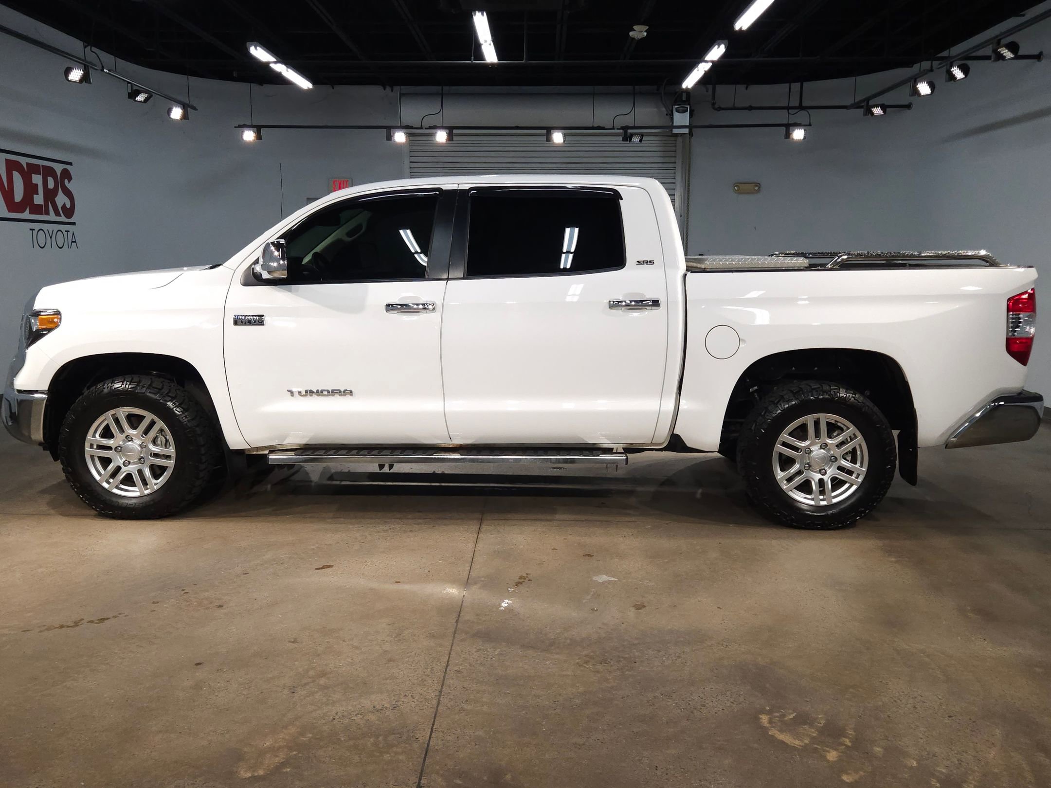 Used 2018 Toyota Tundra SR5 w/ SR5 Upgrade Package image 4