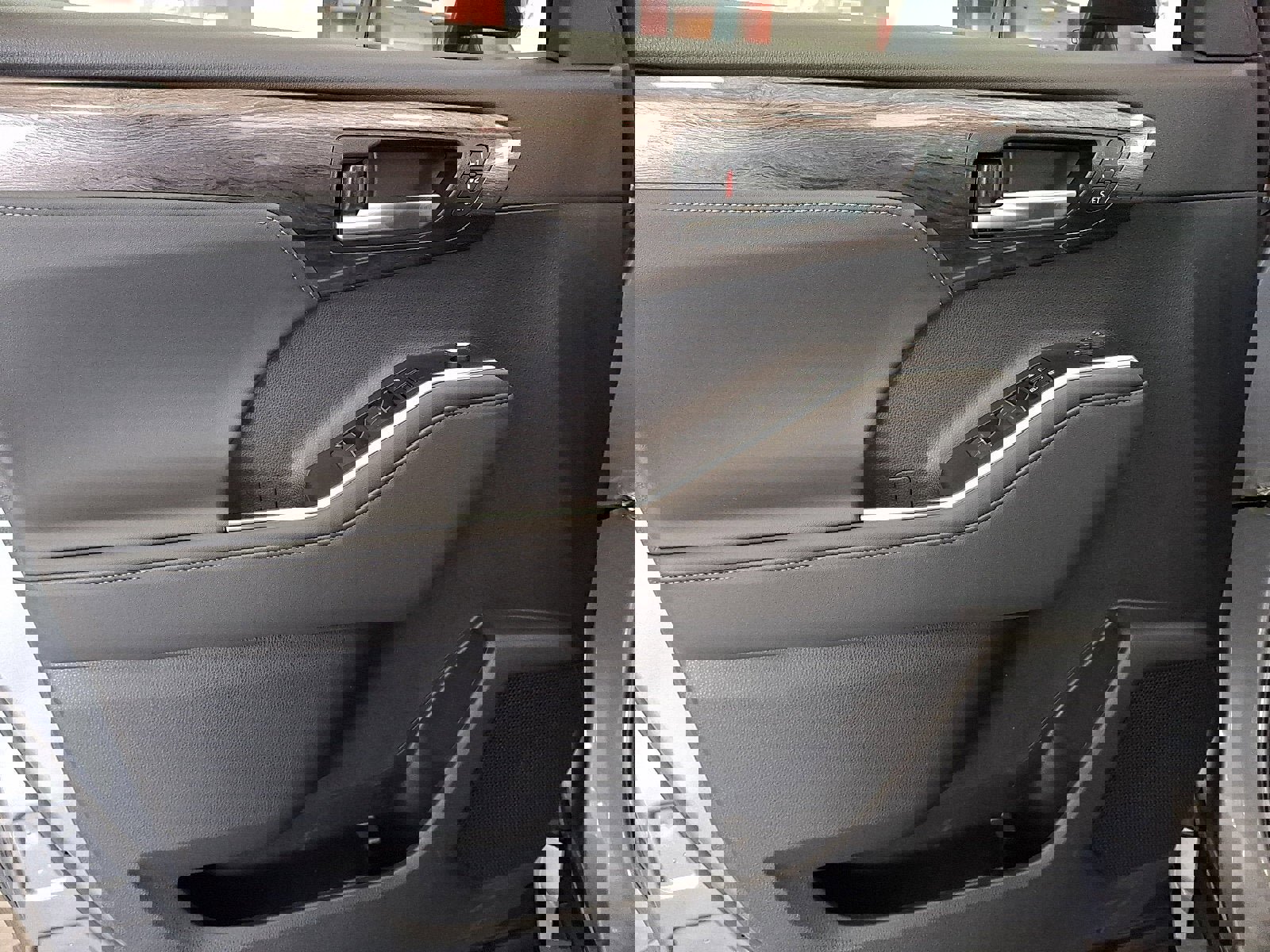 New 2026 Toyota Highlander Platinum image 8