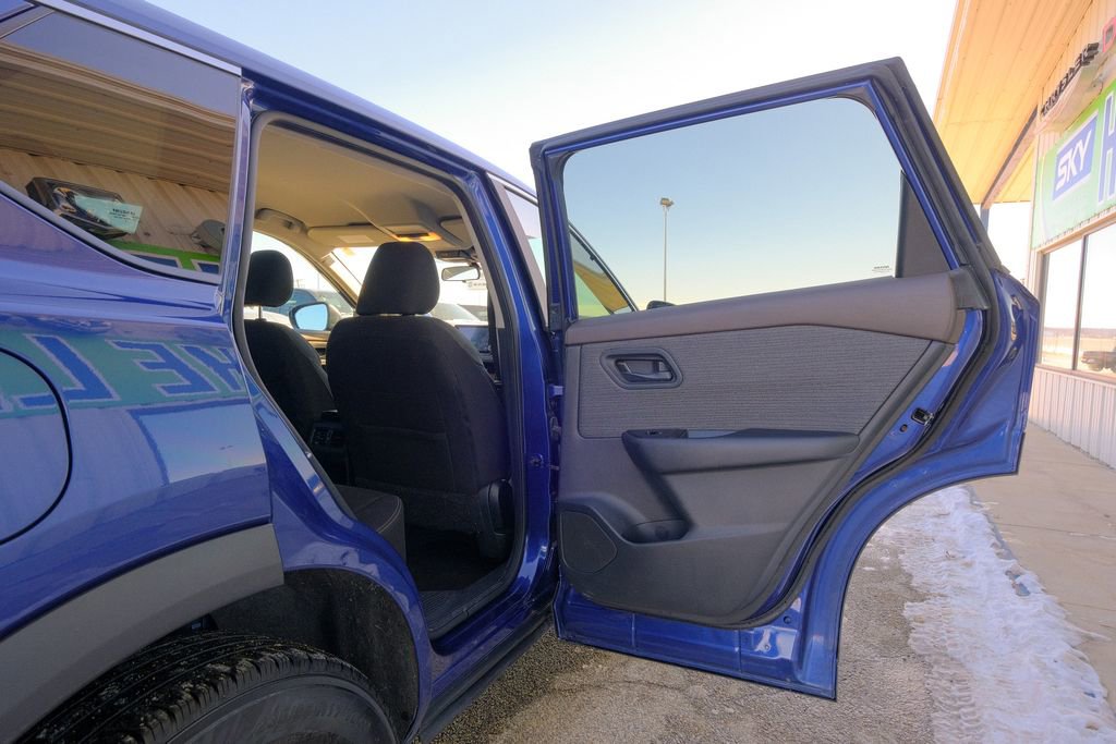 Used 2023 Nissan Rogue S image 20