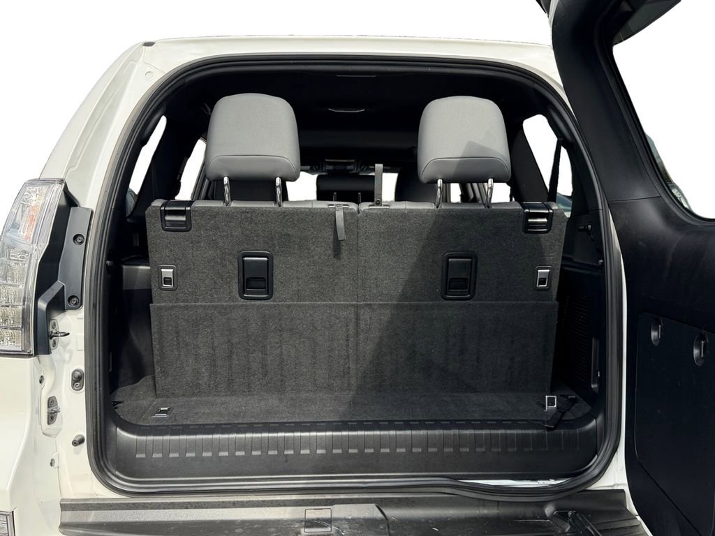 Used 2021 Lexus GX 460 Premium w/ Premium Package image 10