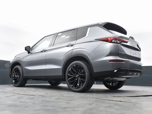 Used 2023 Mitsubishi Outlander SE Black Edition AWD/4WD image 32