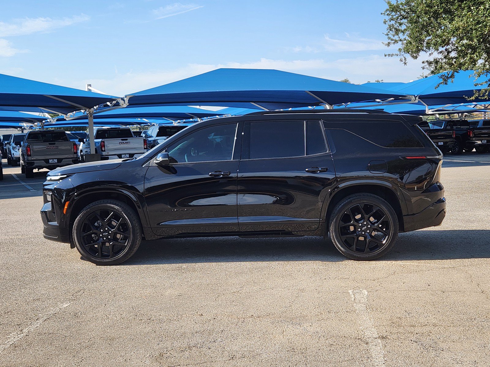 Used 2024 Chevrolet Traverse RS FWD image 3