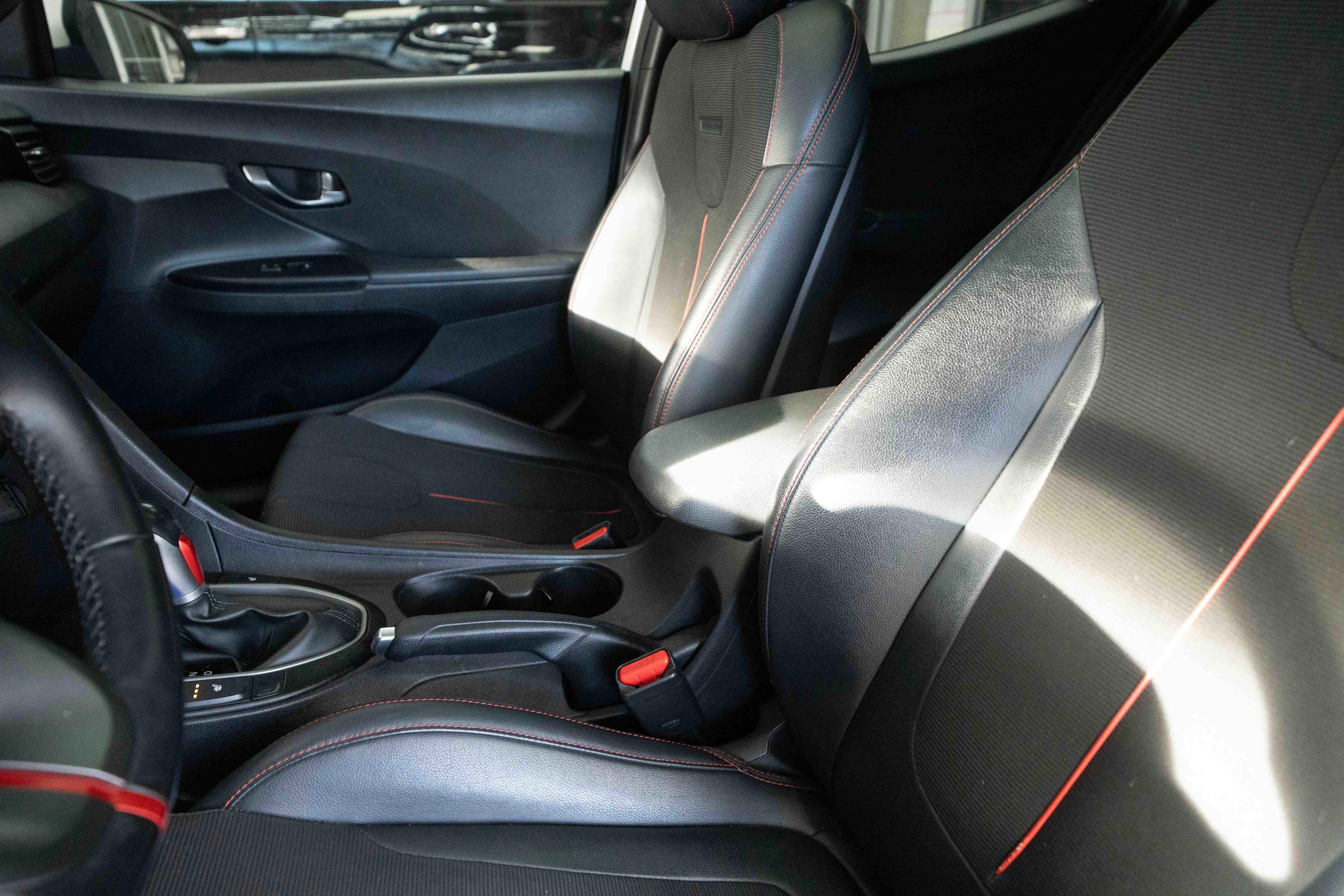 Used 2019 Hyundai Veloster 2.0 Premium image 10