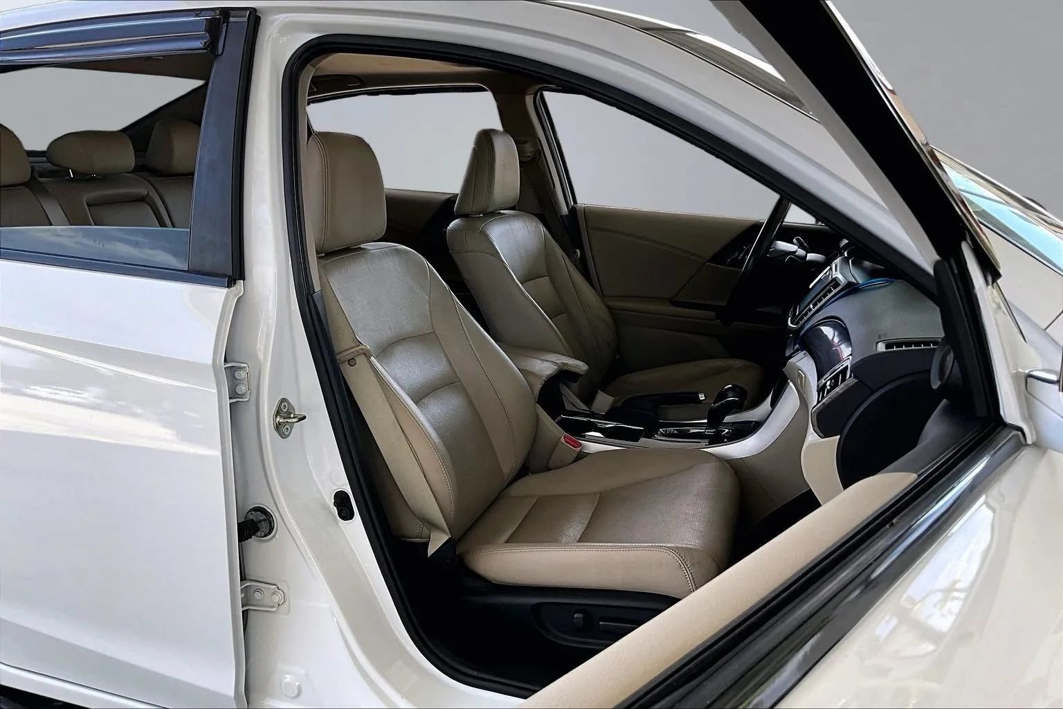Used 2016 Honda Accord EX-L image 25