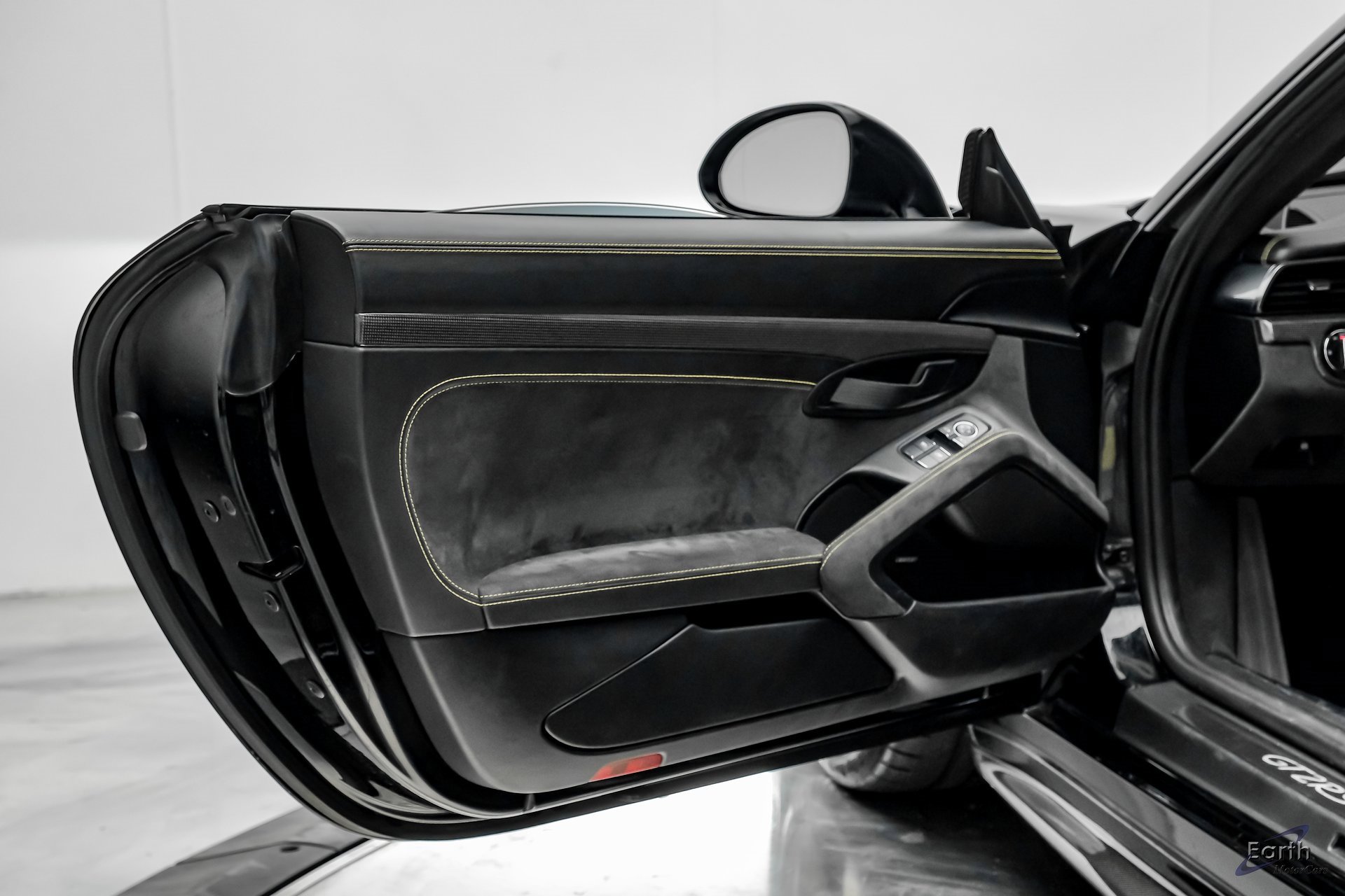 Used 2019 Porsche 911 GT2 RS w/ Weissach Package image 98