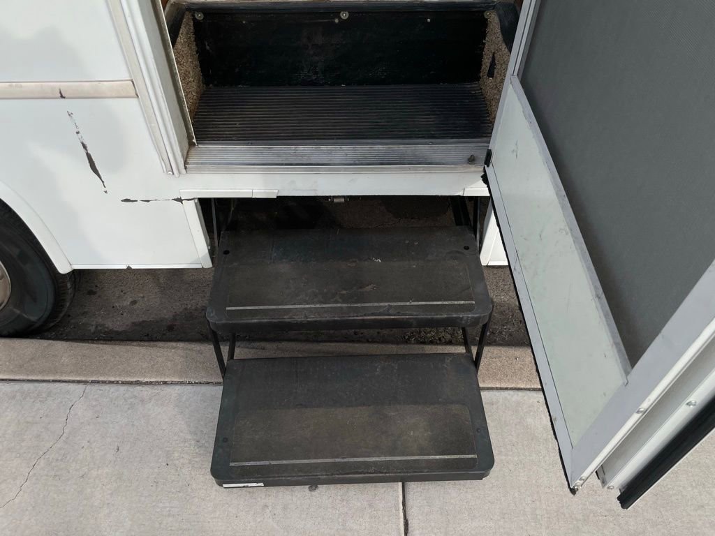 Used 2013 Ford E-450 and Econoline 450 Super Duty w/ Motorhome Prep Pkg RWD image 33