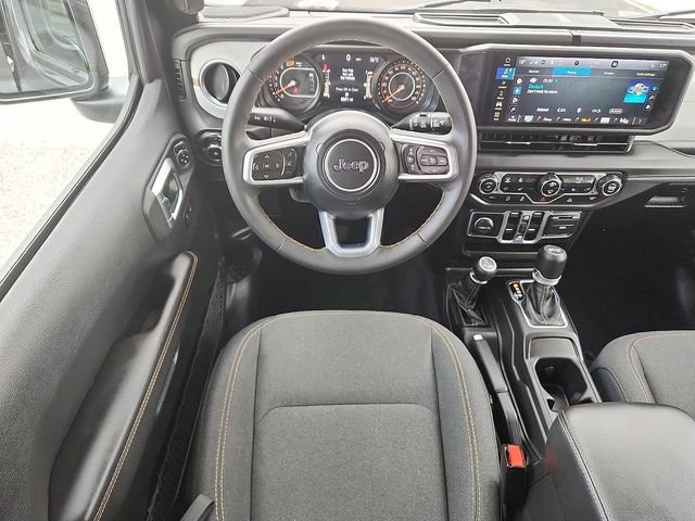 Used 2025 Jeep Wrangler Unlimited Sahara AWD/4WD image 7