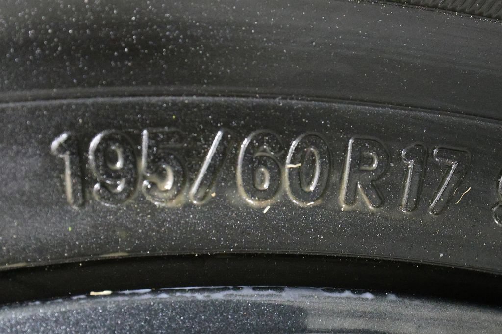 Used 2025 Toyota Prius LE FWD image 37