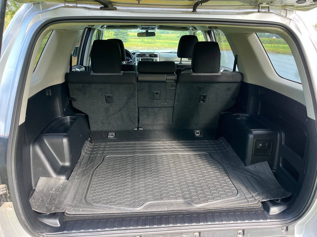 Used 2015 Toyota 4Runner SR5 AWD/4WD image 10