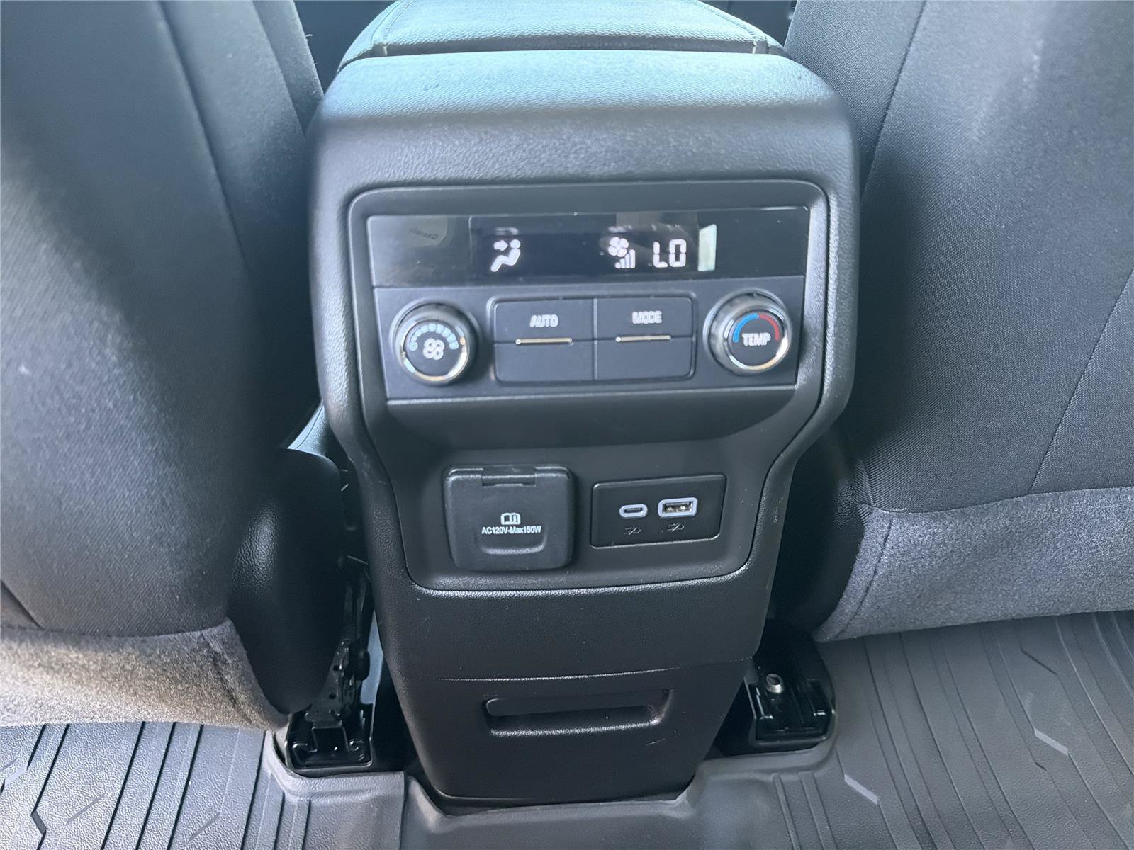 Used 2023 GMC Acadia SLE w/ Driver Convenience Package AWD/4WD image 4