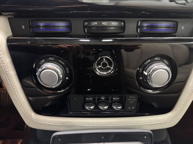 Used 2014 Rolls-Royce Phantom Drophead Coupe image 11