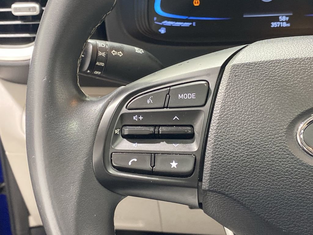 Used 2025 Hyundai Venue SEL image 32