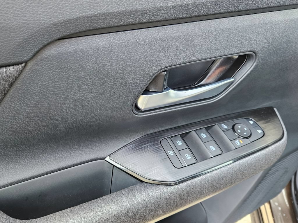 New 2026 Nissan Kicks SV w/ SV Premium Package AWD/4WD image 17