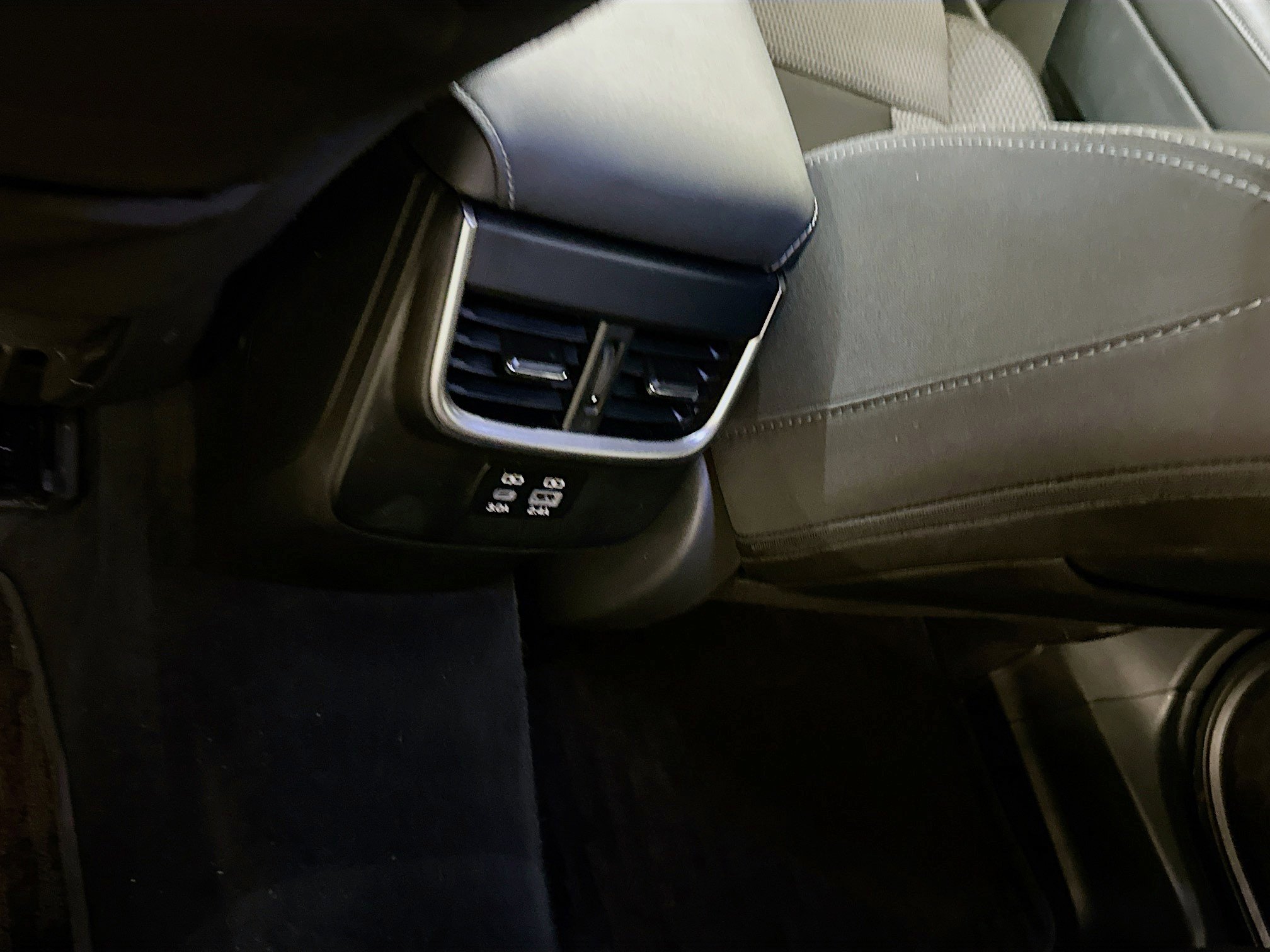 Used 2025 Subaru Outback Premium image 29