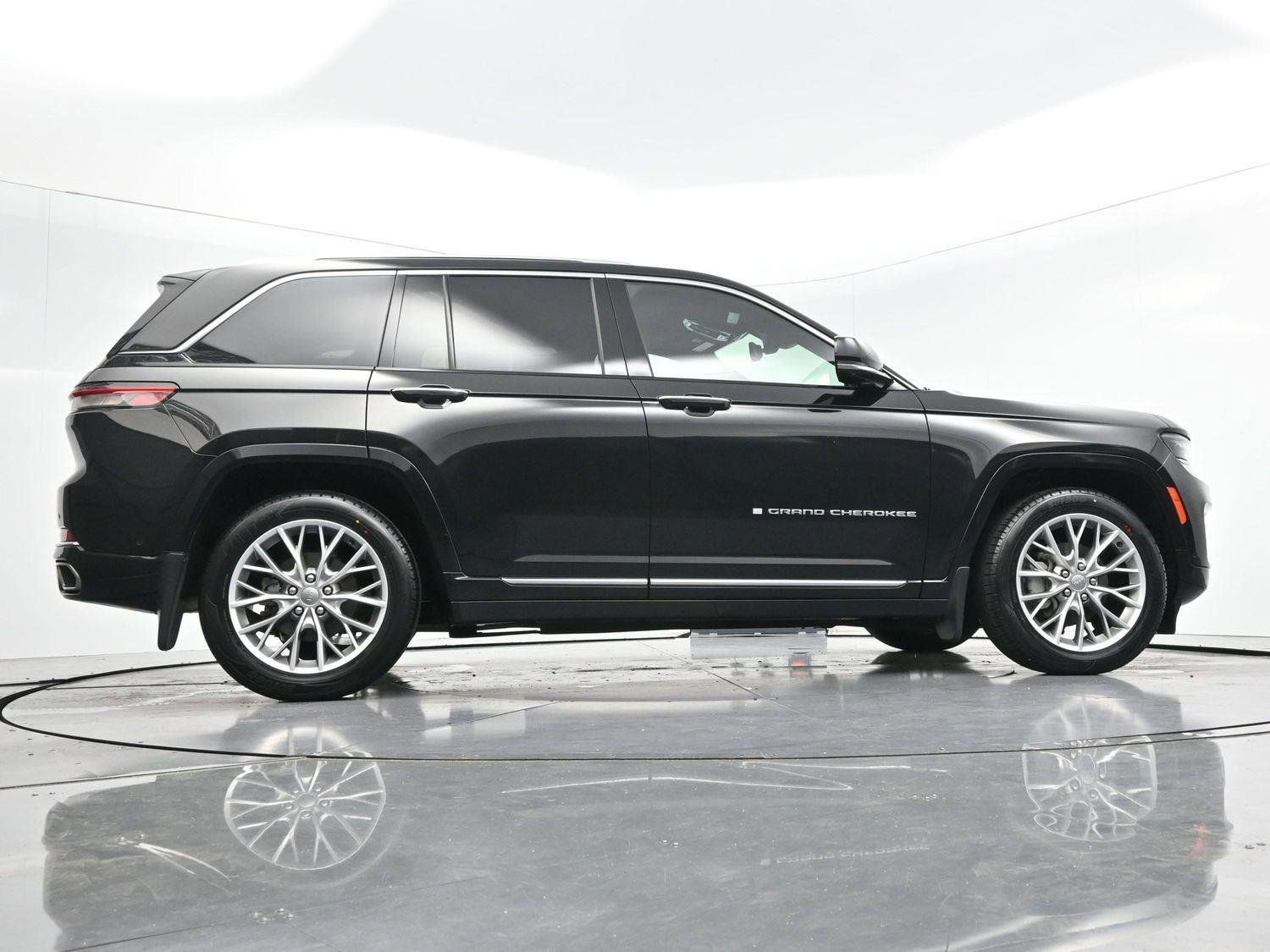 Used 2023 Jeep Grand Cherokee Summit w/ Adv Protech Group IV AWD/4WD image 56