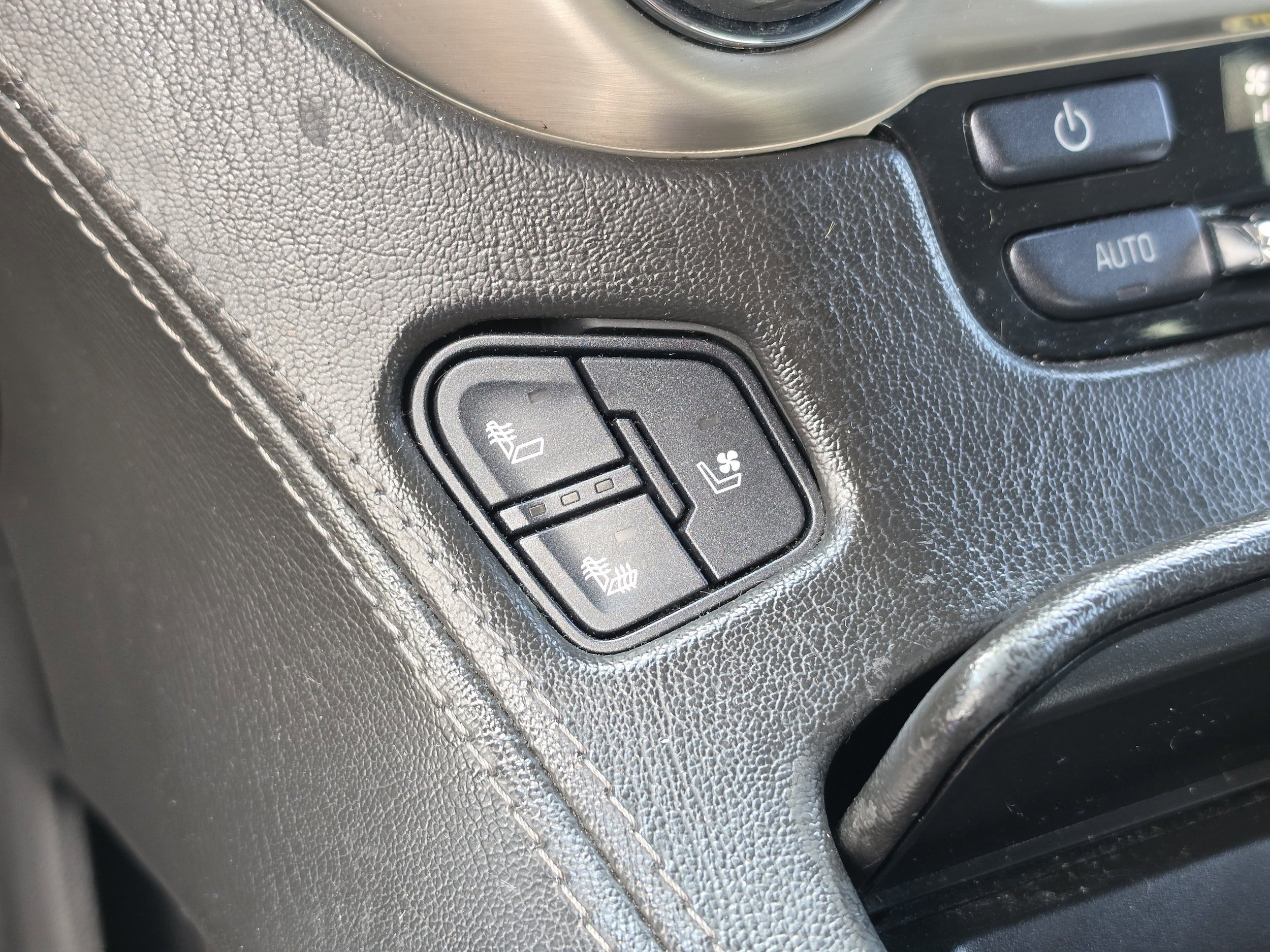 Used 2020 GMC Yukon XL Denali RWD image 29