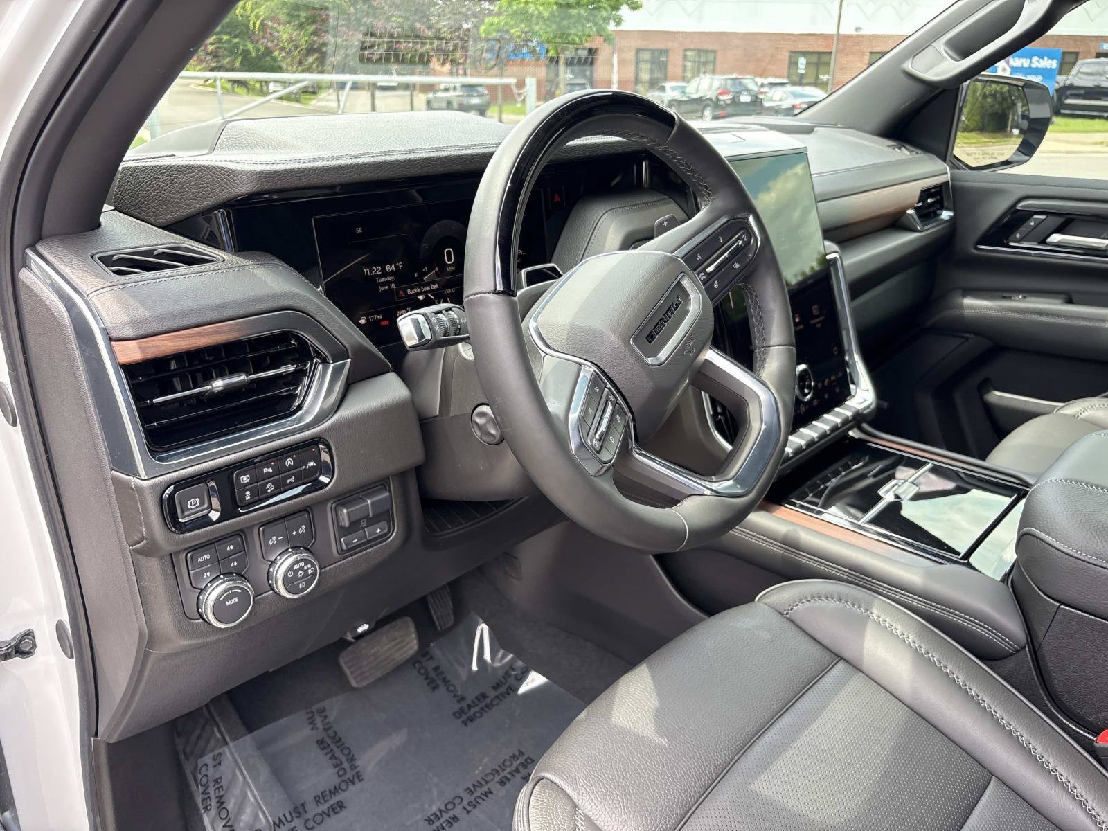 Used 2025 GMC Yukon Denali w/ Denali Reserve Package AWD/4WD image 18