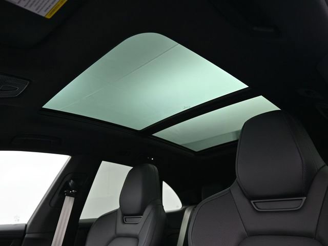 Certified 2025 Porsche Macan Electric RWD image 13