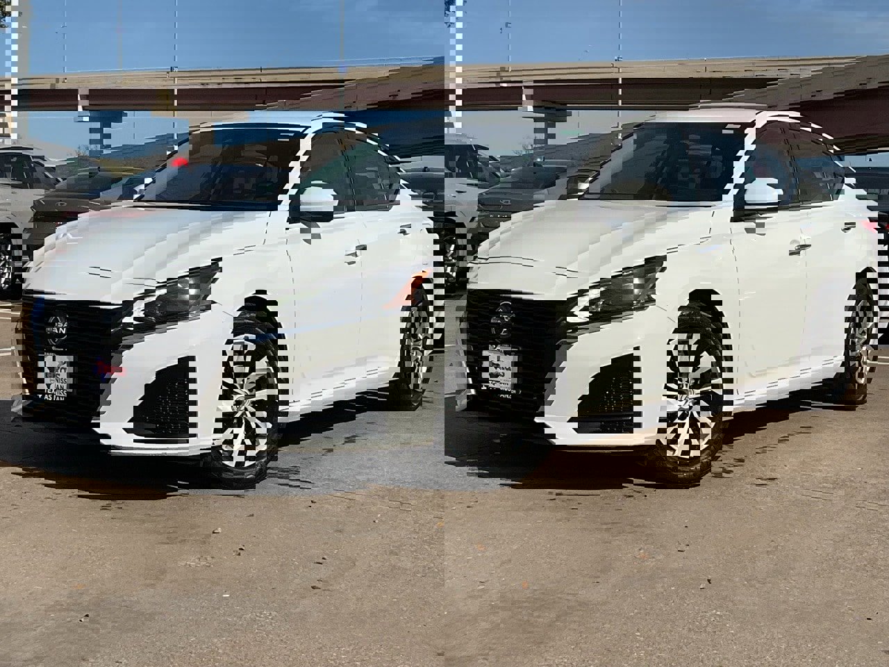 Used 2023 Nissan Altima 2.5 S image 2