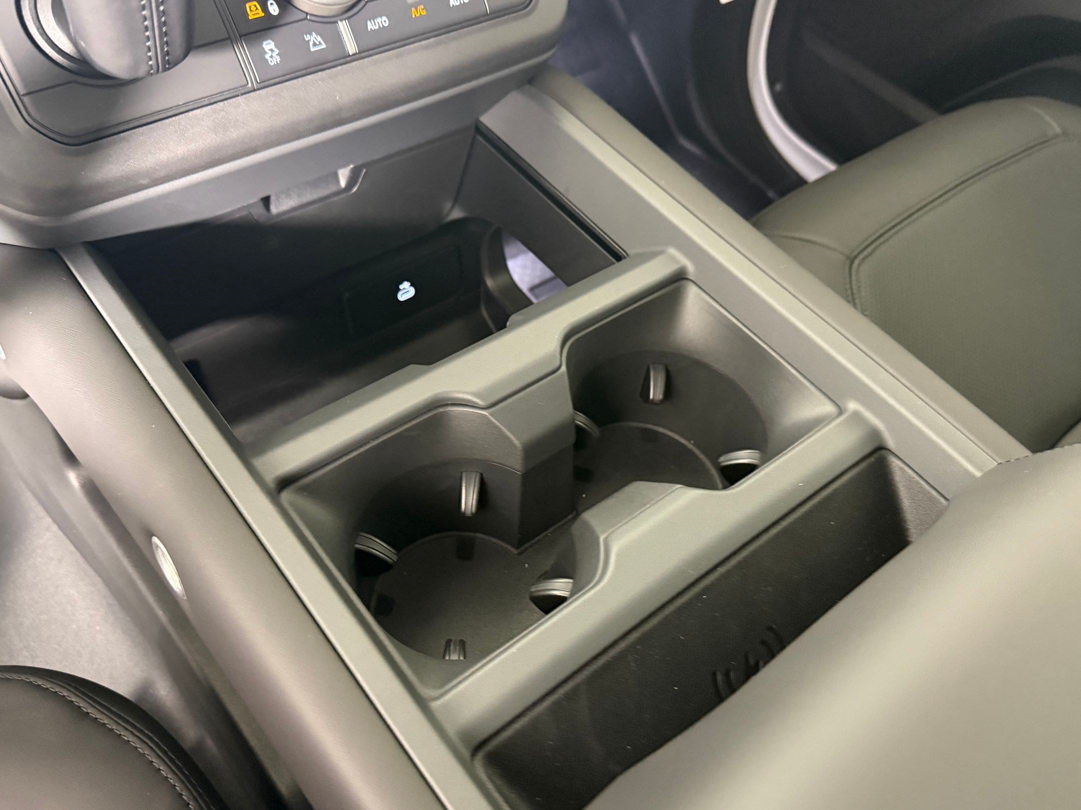 New 2026 Land Rover Defender 110 S AWD/4WD image 25