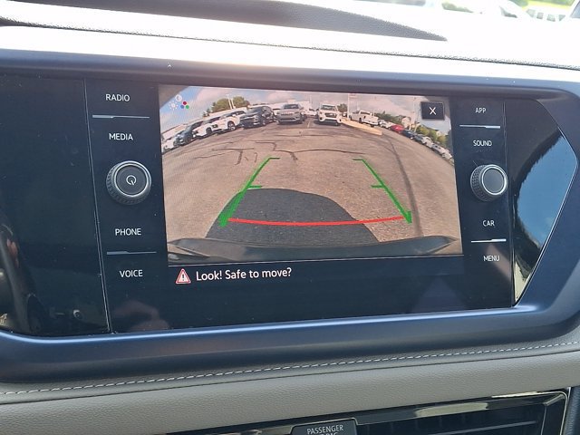 Certified 2023 Volkswagen Taos SE w/ Panoramic Sunroof Package AWD/4WD image 23