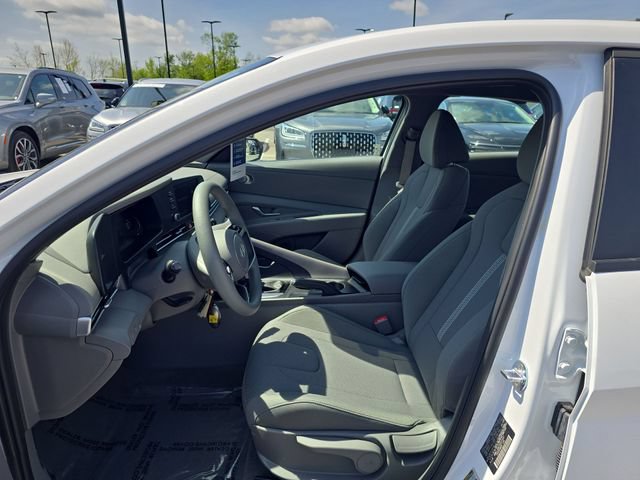 Used 2025 Hyundai Elantra SE FWD image 11