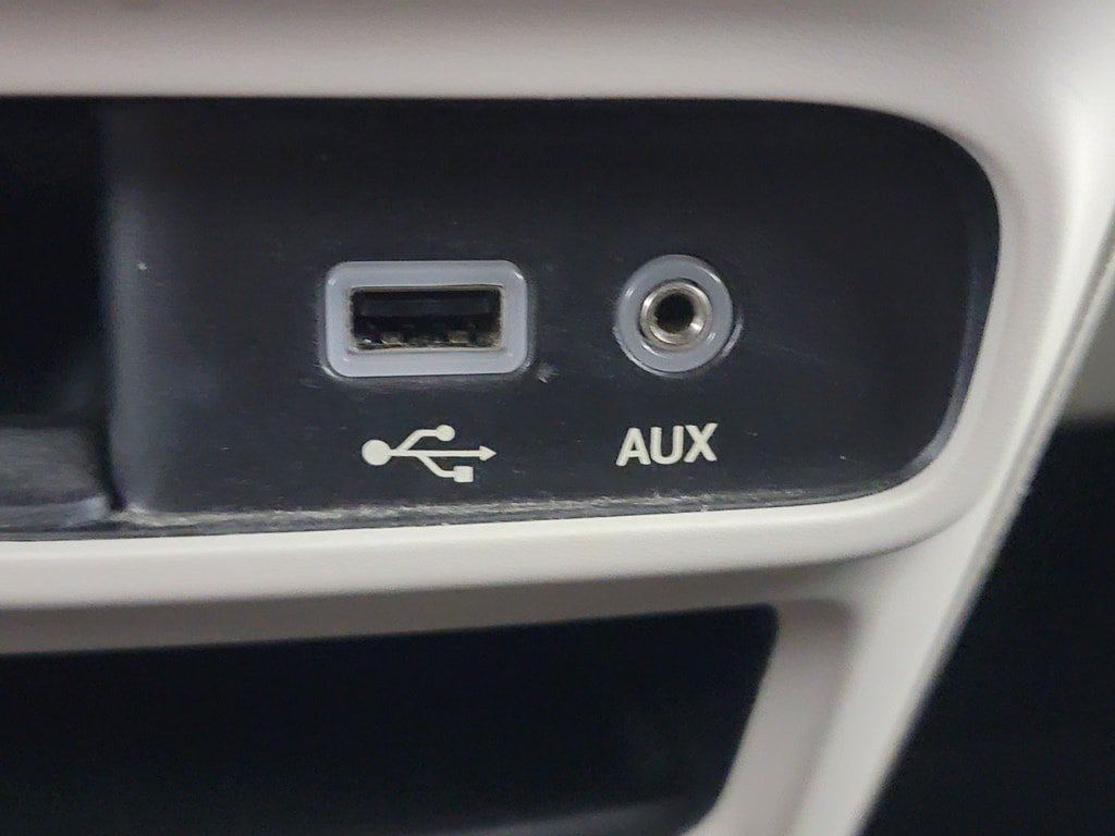 Used 2018 Chrysler Pacifica L FWD image 25